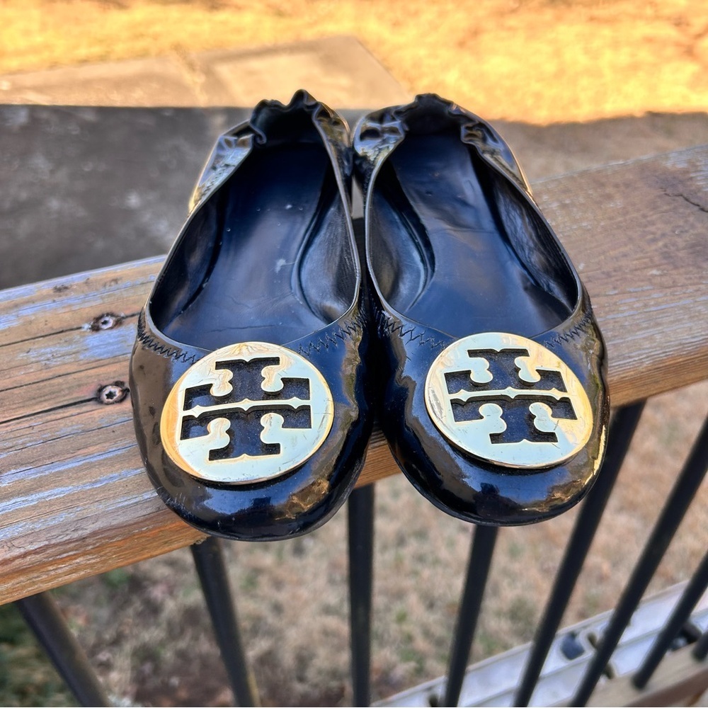 Tory Burch Reva Flats patent Black Leather gold logo elastic heel